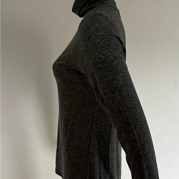 Gazelle Women's Small Gray Lightweight Thin Turtleneck Long Sleeve Shirt NWT - Picture 3 of 9